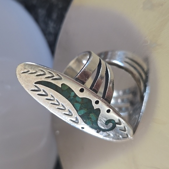 Vintage Juan Singer (Navajo) Silver and Turquoise Ring - Picture 4 of 7